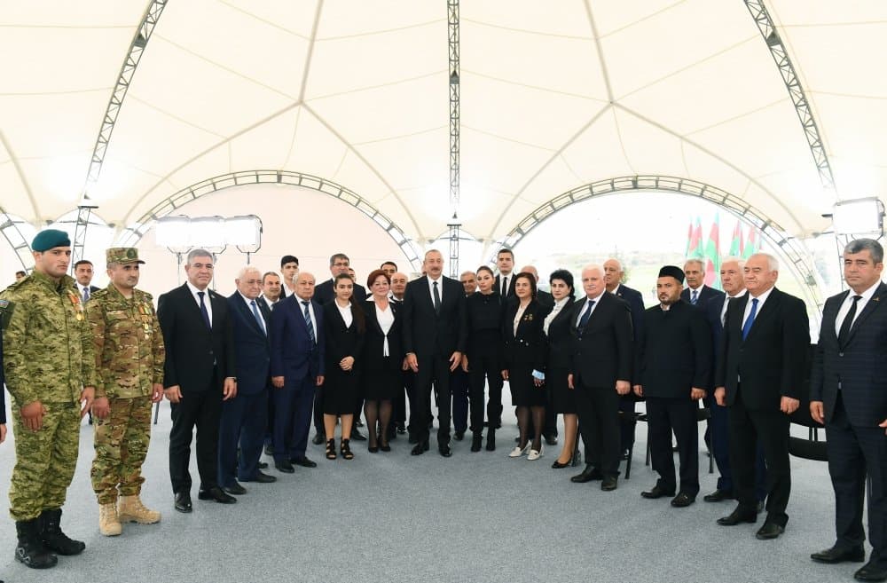 AMEA İqtisadiyyat İnstitutunun alimləri, professorlar - Nazim İmanov, Akif Musayev və Tərbiz Əliyev Prezident İlham Əliyev və birinci xanım Mehriban Əliyevanın Füzuli rayon ictimaiyyətinin nümayəndələri ilə görüşündə iştirak ediblər 2