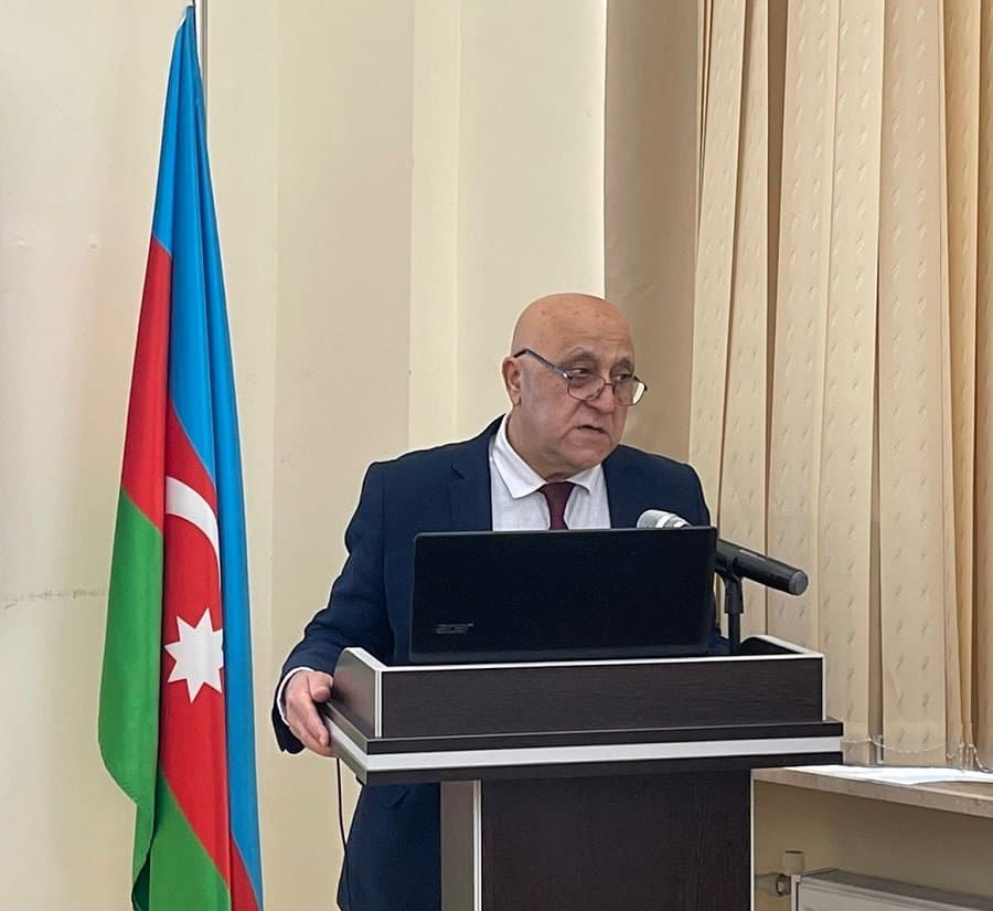 Elmi seminarda Azərbaycanda fond bazarının inkişafı problemləri müzakirə edilib 2