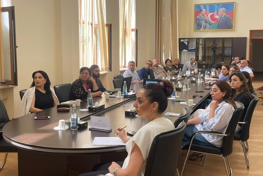 Elmi seminarda əlilliyi olan şəxslərin həyat keyfiyyəti problemləri müzakirə edilib 3