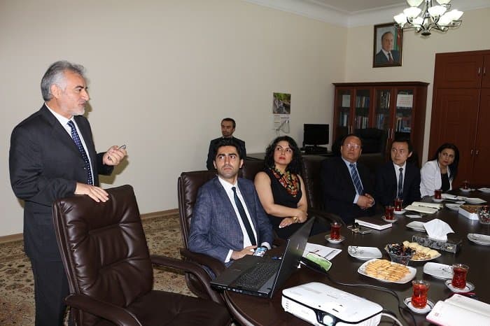 Çin İctimai Elmlər Akademiyasının İqtisadiyyat İnstitutunun direktoru Pei Changhonq AMEA İqtisadiyyat İnstitutunda 15.06.2017 4