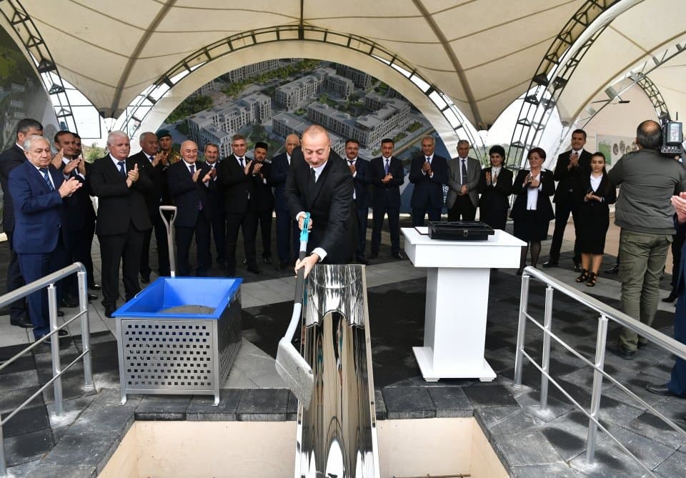 AMEA İqtisadiyyat İnstitutunun alimləri, professorlar - Nazim İmanov, Akif Musayev və Tərbiz Əliyev Prezident İlham Əliyev və birinci xanım Mehriban Əliyevanın Füzuli rayon ictimaiyyətinin nümayəndələri ilə görüşündə iştirak ediblər 6