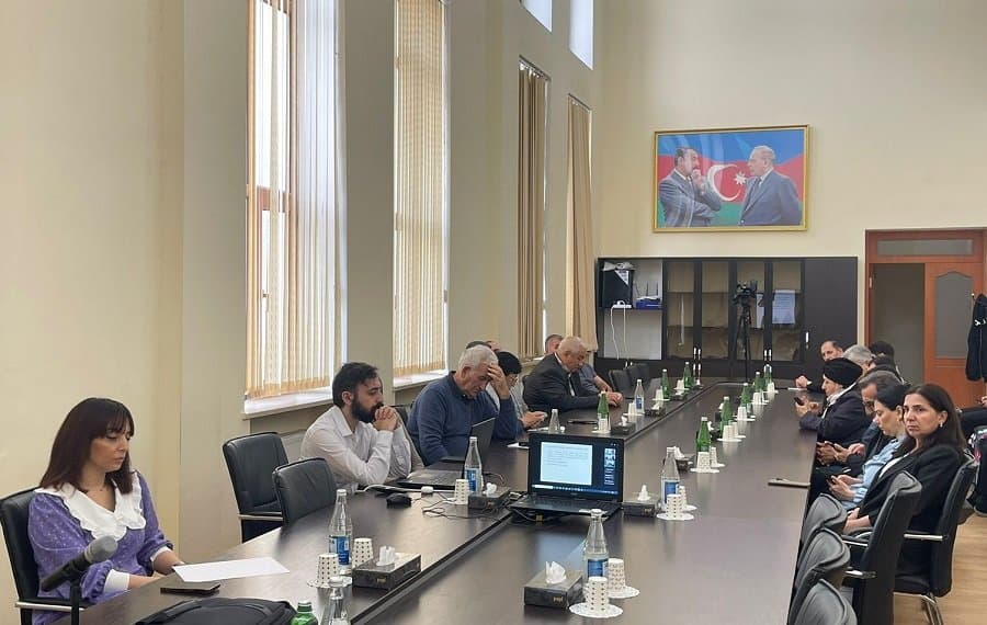 Elmi seminarda Azərbaycanda fond bazarının inkişafı problemləri müzakirə edilib 3