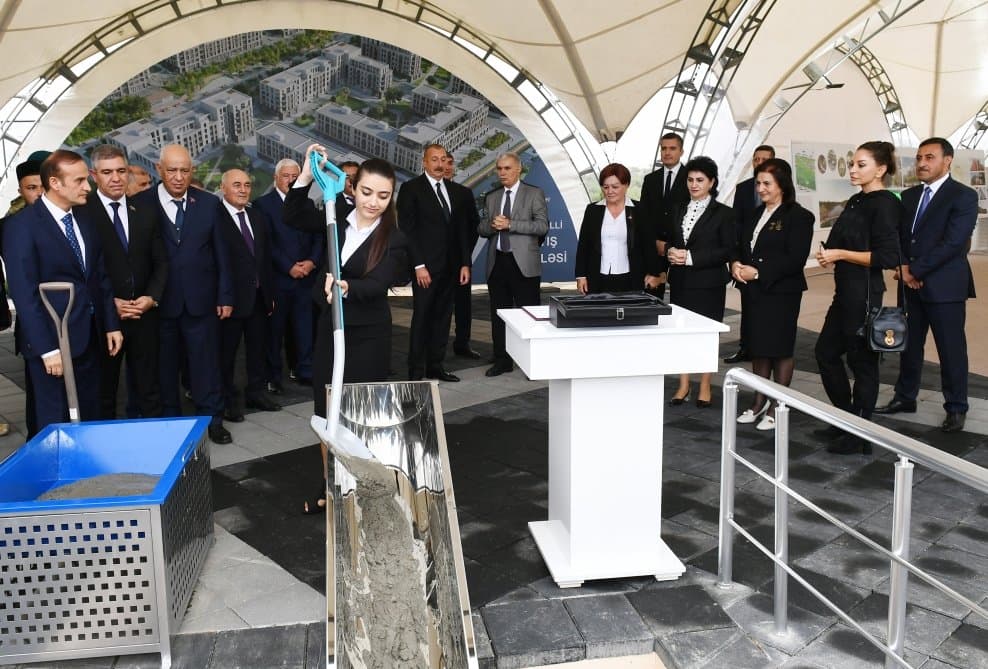 AMEA İqtisadiyyat İnstitutunun alimləri, professorlar - Nazim İmanov, Akif Musayev və Tərbiz Əliyev Prezident İlham Əliyev və birinci xanım Mehriban Əliyevanın Füzuli rayon ictimaiyyətinin nümayəndələri ilə görüşündə iştirak ediblər 9
