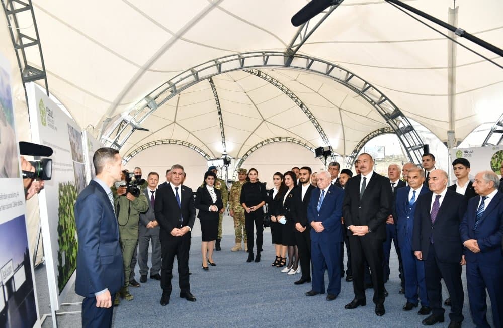 AMEA İqtisadiyyat İnstitutunun alimləri, professorlar - Nazim İmanov, Akif Musayev və Tərbiz Əliyev Prezident İlham Əliyev və birinci xanım Mehriban Əliyevanın Füzuli rayon ictimaiyyətinin nümayəndələri ilə görüşündə iştirak ediblər 10
