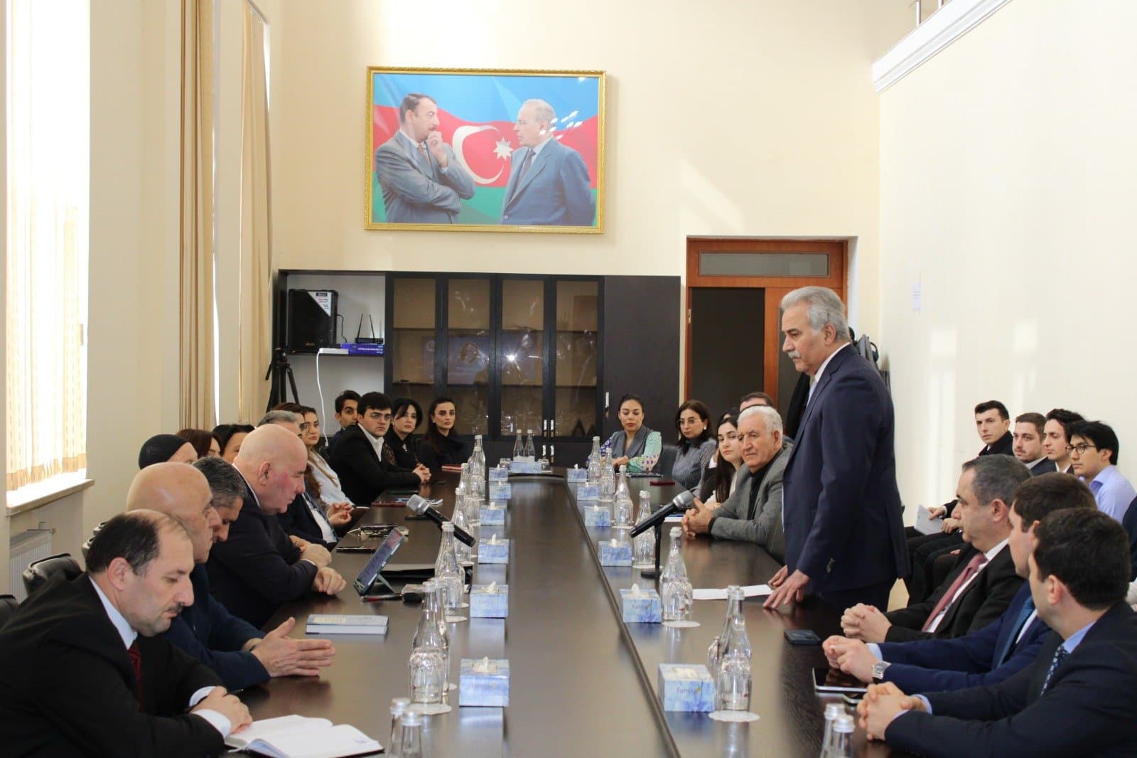 İqtisadiyyat İnstitutunda Azərbaycan Respublikasının baş nazirinin müşaviri Elman Rüstəmovla görüş keçirilib 2