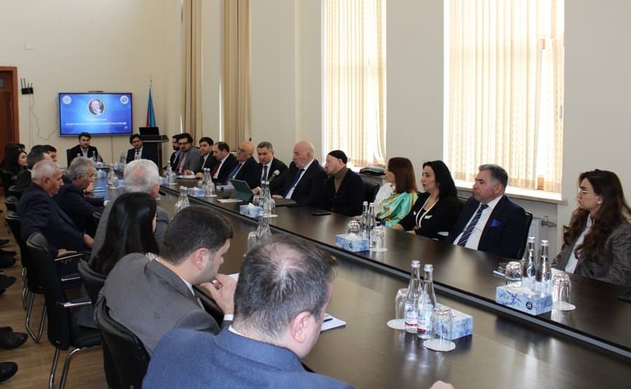 İqtisadiyyat İnstitutunda Azərbaycan Respublikasının baş nazirinin müşaviri Elman Rüstəmovla görüş keçirilib 4