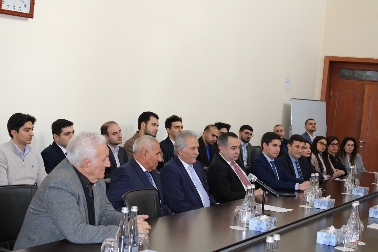 İqtisadiyyat İnstitutunda Azərbaycan Respublikasının baş nazirinin müşaviri Elman Rüstəmovla görüş keçirilib 5