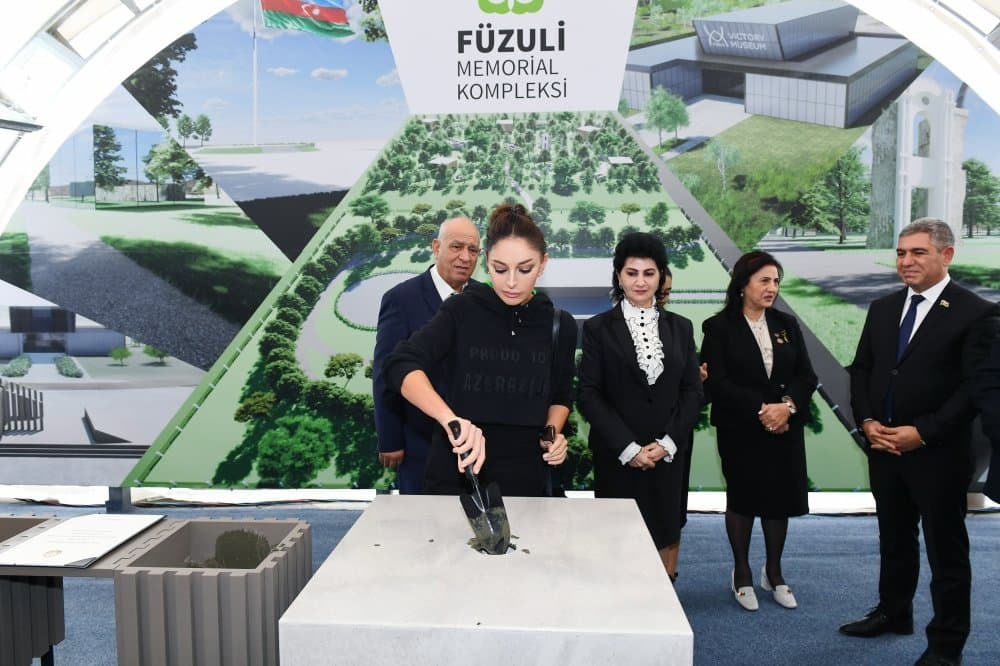 AMEA İqtisadiyyat İnstitutunun alimləri, professorlar - Nazim İmanov, Akif Musayev və Tərbiz Əliyev Prezident İlham Əliyev və birinci xanım Mehriban Əliyevanın Füzuli rayon ictimaiyyətinin nümayəndələri ilə görüşündə iştirak ediblər 11