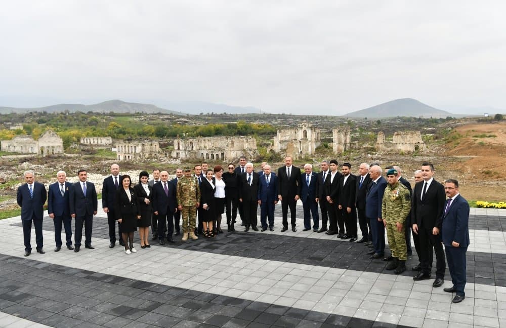 AMEA İqtisadiyyat İnstitutunun alimləri, professorlar - Nazim İmanov, Akif Musayev və Tərbiz Əliyev Prezident İlham Əliyev və birinci xanım Mehriban Əliyevanın Füzuli rayon ictimaiyyətinin nümayəndələri ilə görüşündə iştirak ediblər 13