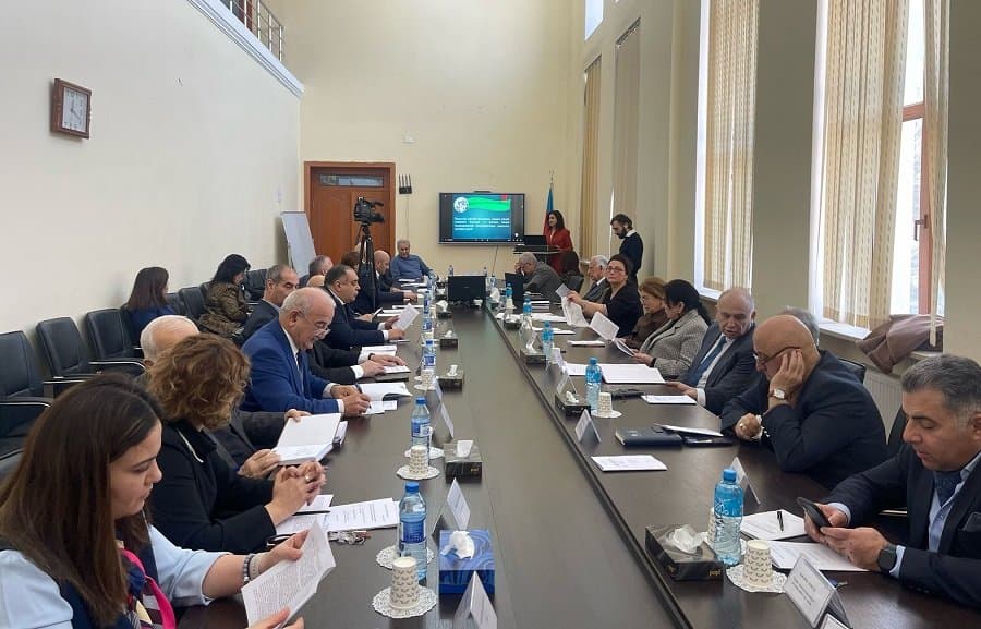 “Yüngül sənaye müəssisələrində idarəetmə mexanizmlərinin təkmilləşdirilməsi” mövzusunda dissertasiya işi müdafiə olunub