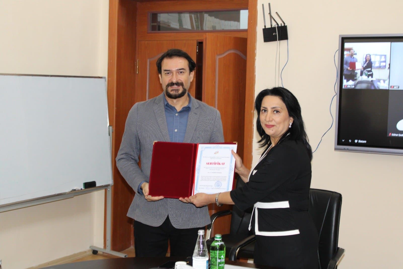 Türkiyənin Ege Universitetinin dosenti İqtisadiyyat İnstitutunun elmi seminarında çıxış edib 2