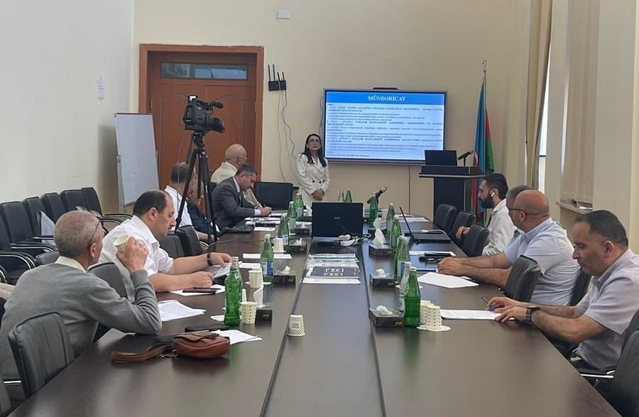 Elmi seminarda "Aviasiya trenajor kompleksinin kommersiya fəaliyyətinin səmərəliliyinin artırılması" müzakirə edilib