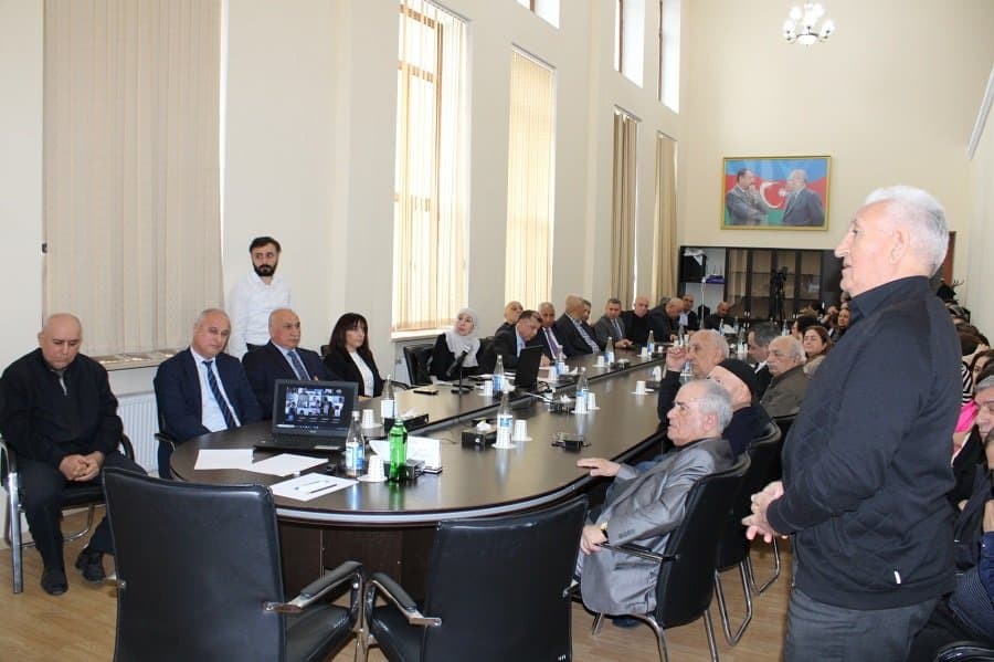 İqtisadiyyat İnstitutunun elmi seminarında korrupsiyaya qarşı mübarizə müzakirə edilib 4