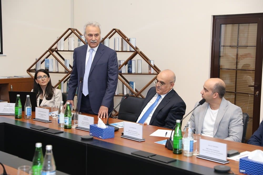 Professor Nazim Müzəffərli Milli Aviasiya Akademiyasında “Hərbi təcavüz və işğal nəticəsində dəymiş zərərin qiymətləndirilməsi” mövzusunda çıxış edib 3