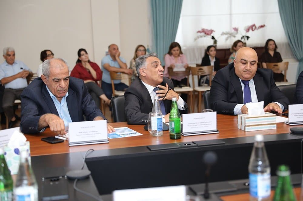 Professor Nazim Müzəffərli Milli Aviasiya Akademiyasında “Hərbi təcavüz və işğal nəticəsində dəymiş zərərin qiymətləndirilməsi” mövzusunda çıxış edib 4