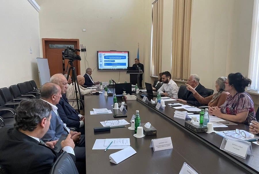 “İnnovasiyalı iqtisadi artımın reallaşma imkanları və vasitələri” mövzusunda dissertasiya işi müdafiə olunub