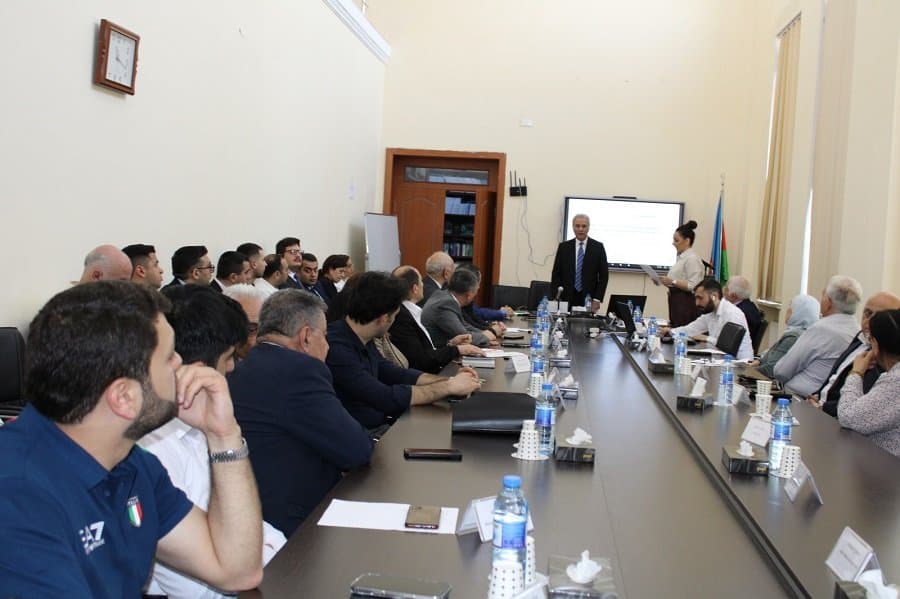 Elmi Şuranın iclası keçirilib