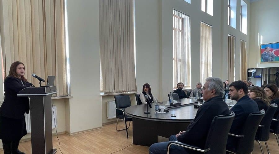 Emi seminarda “Dinamik ekonometrik modellər” mövzusunda müzakirələr aparılıb 3