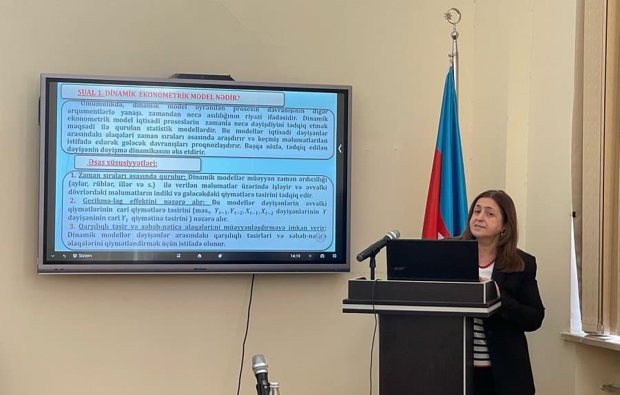 Emi seminarda “Dinamik ekonometrik modellər” mövzusunda müzakirələr aparılıb 2