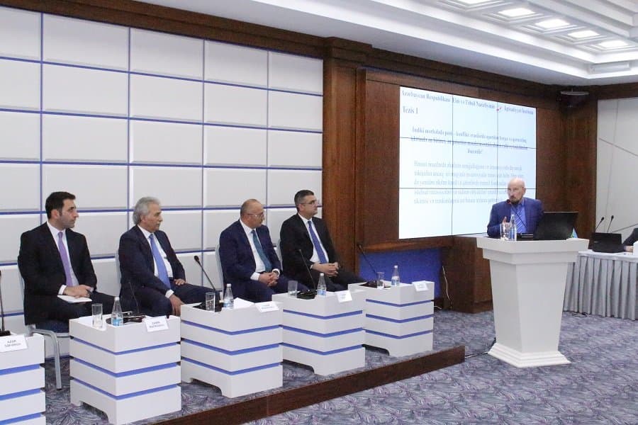 “İşğaldan azad olunmuş ərazilərin investisiya cəlbediciliyi” mövzusunda elmi-praktik konfrans keçirilib 13