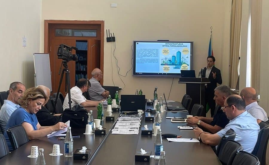 Elmi Seminarda “İşğaldan azad edilmiş ərazilərdə infrastrukturun optimal formalaşdırılmasının qiymətləndirilməsi” müzakirə edilib