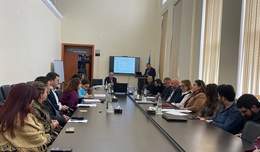 Şöbələrin birgə iclasında dissertasiya işinin ilkin müzakirəsi keçirilib